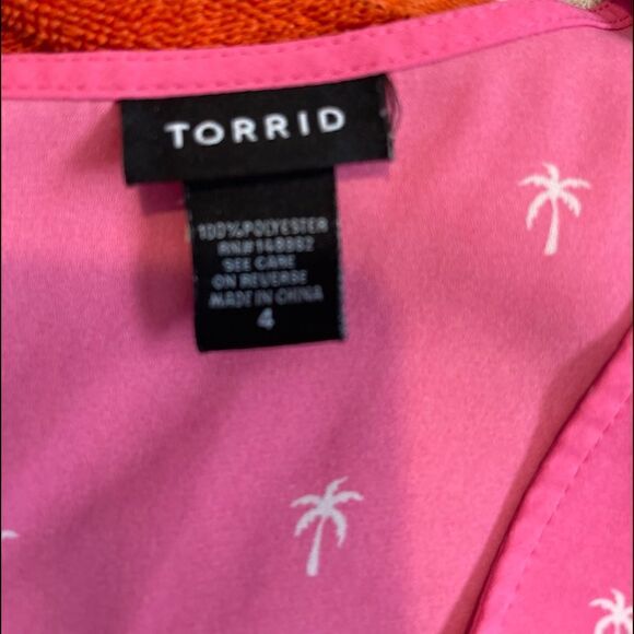 Torrid Hot Pink Palm Tree Short Sleeves Buttons Down Back Blouse Top.Size 4X - Picture 11 of 12